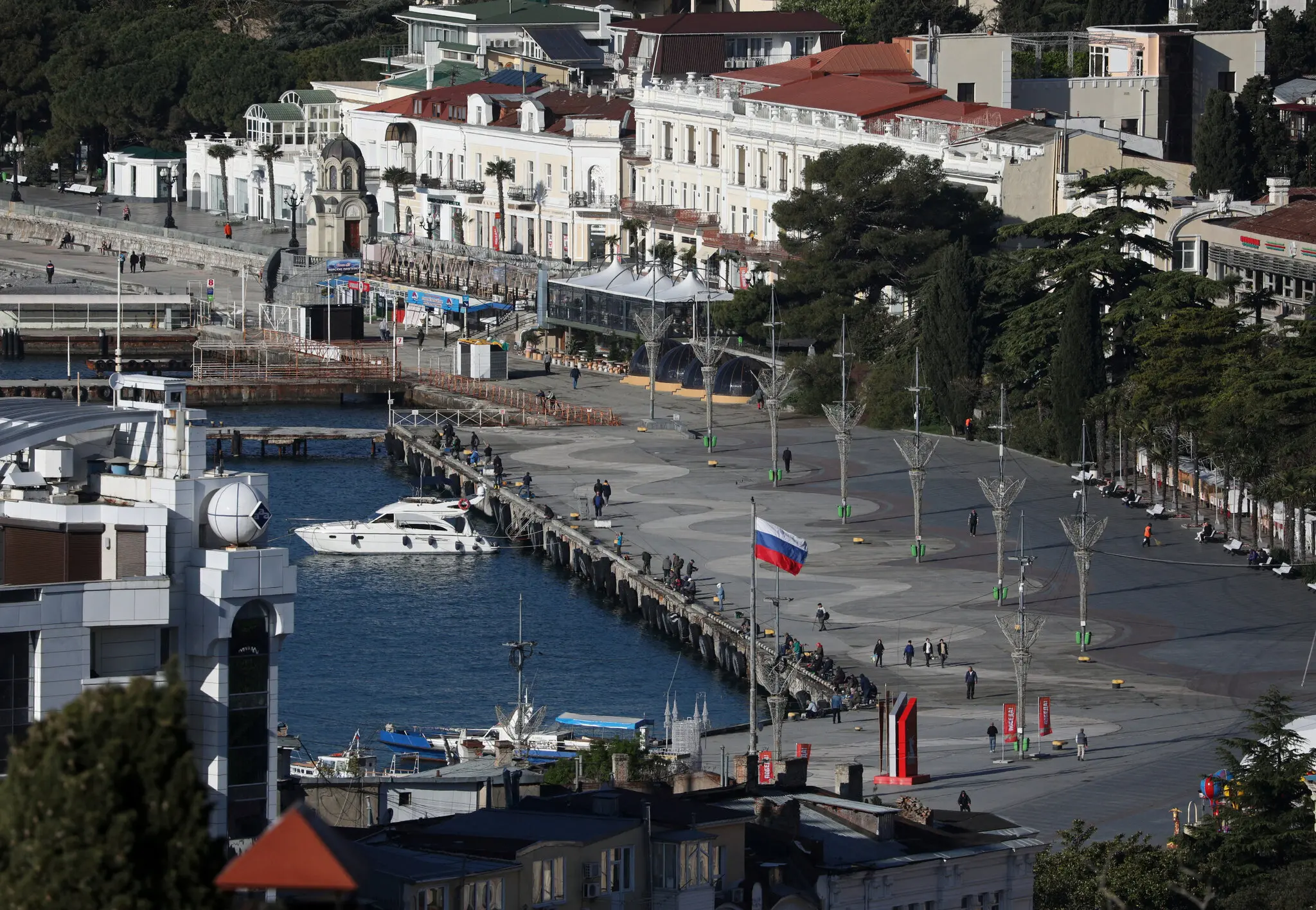 Ялта, Крим, минулого місяця. Близько шести мільйонів українців та росіян щорічно відвідували півострів до анексії Росією, але після цього кількість різко зменшилася, а після вторгнення в Україну знову різко впала.